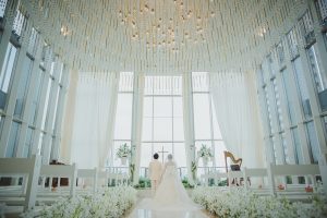 結婚式って高いイメージが強いけど実際いくらくらいなの？