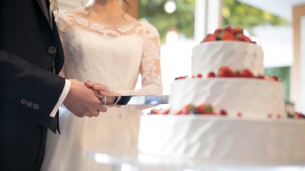 結婚式の費用相場って実際いくらくらいなの？