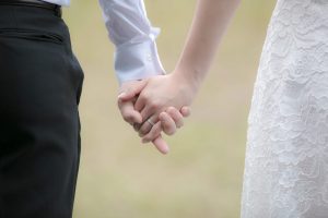 結婚式の自己負担費用は実際どのくらい必要？