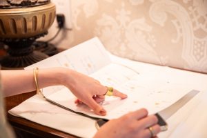 結婚式友達の席次順番決定！配慮とマナーで最高の祝宴を