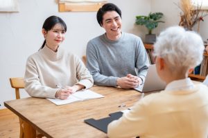 親への結婚報告はどうする？タイミング・伝え方とその後の流れを解説💍